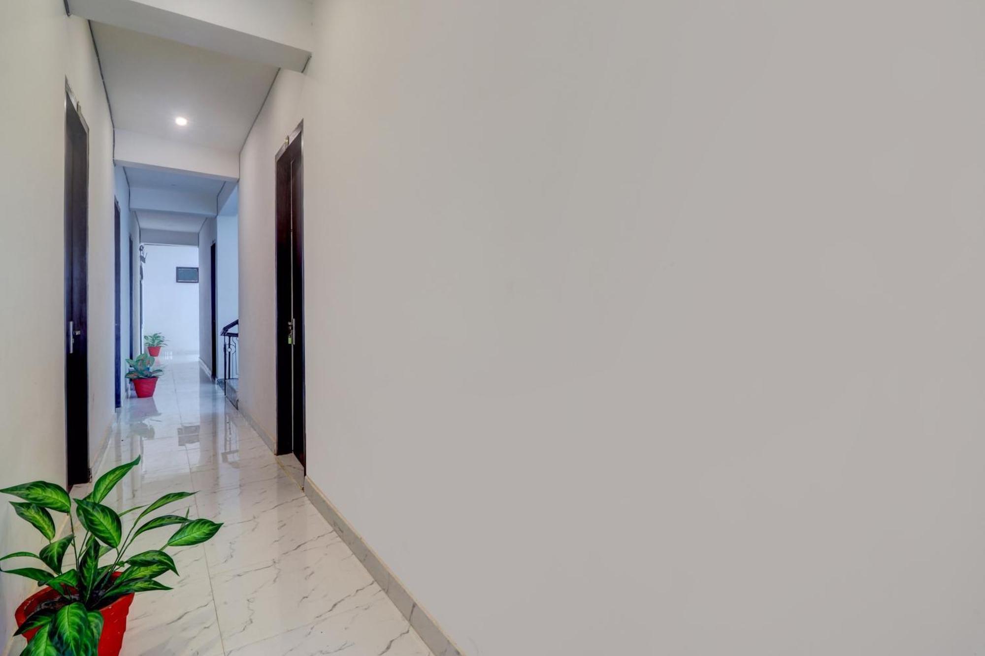 Hotel O Om Pushp Residency Mathura Ngoại thất bức ảnh